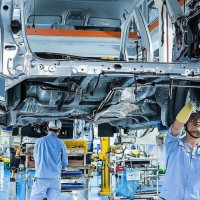 Từ ngày 1/8, đề xuất giảm 50% phí trước bạ với ô tô trong nước