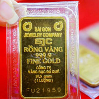 Giá vàng ngày 8/8/2024: SJC "đứng yên", vàng thế giới giảm nhẹ