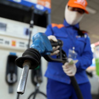 Giá xăng tăng trở lại, RON 95 tiến sát mốc 22.000 đồng/lít