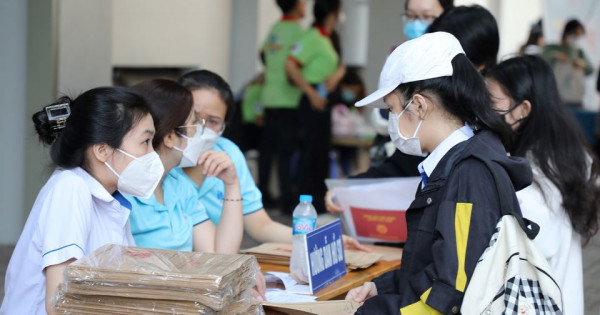 Nhiều trường đại học điều chỉnh lịch nhập học với tân sinh viên để ứng phó bão số 3