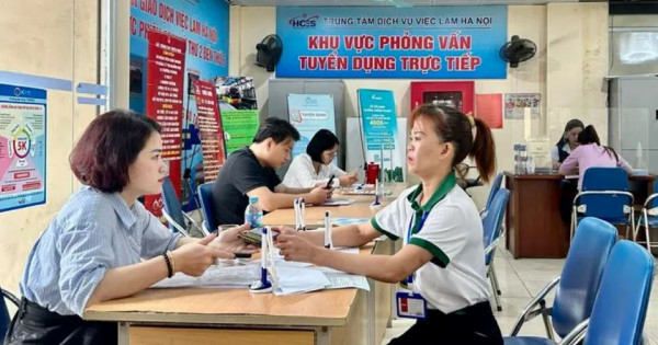 Đề xuất người đủ điều kiện hưởng lương hưu không được nhận trợ cấp thất nghiệp