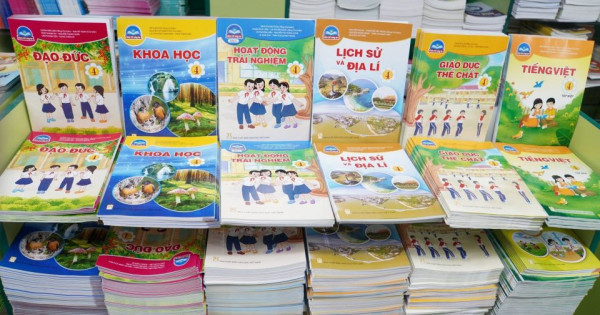 Bộ GD&ĐT yêu cầu bổ sung sách giáo khoa cho địa phương chịu ảnh hưởng của bão