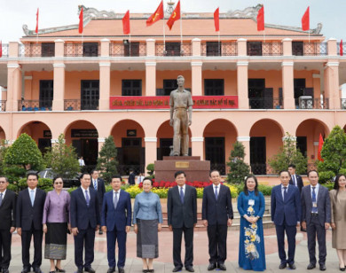 Tổng Bí thư, Chủ tịch nước Lào Thongloun Sisoulith thăm Bến Nhà Rồng