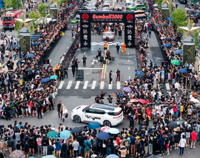 Bật mí công ty đứng sau dàn xe điện VinFast đưa đón KOL quốc tế tại Gumball 3000