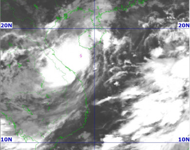 Áp thấp nhiệt đới mạnh lên thành bão số 4, áp sát vùng biển miền Trung