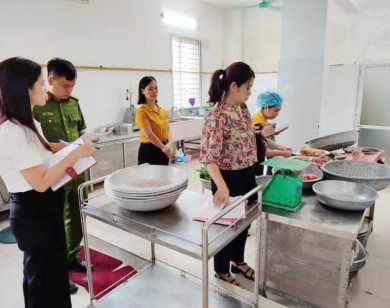 Hà Nội giám sát, truy xuất nguồn gốc thực phẩm trong và xung quanh cổng trường