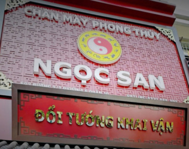 Chân mày phong thủy Ngọc San bị đình chỉ hoạt động 18 tháng