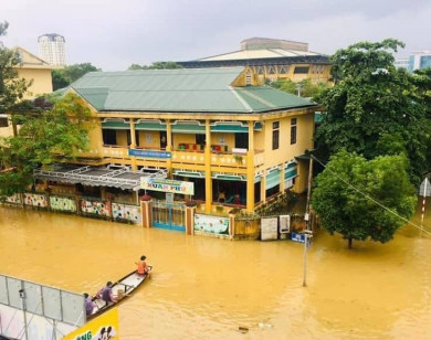 Thừa Thiên - Huế cho học sinh toàn tỉnh nghỉ học do mưa lũ