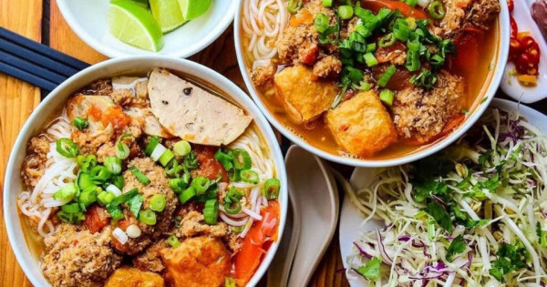 Bún riêu và miến xào cua nằm trong top 100 món ăn ngon nhất thế giới từ động vật giáp xác