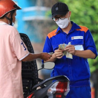 Giá xăng tăng giảm trái chiều, Ron 95 tăng lên 20.596 đồng/lít
