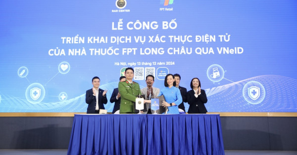 Người dân có thể mua thuốc trực tuyến từ FPT Long Châu qua ứng dụng VNeID