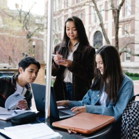 Top 5 ngành học "hái ra tiền" năm 2025