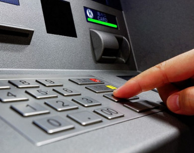 Cảnh giác thủ đoạn đánh cắp thông tin thẻ khi rút tiền ở máy ATM dịp cuối năm