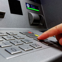 Cảnh giác thủ đoạn đánh cắp thông tin thẻ khi rút tiền ở máy ATM dịp cuối năm