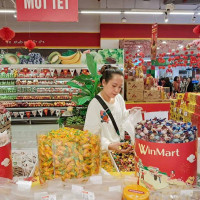 Siêu thị giảm giá để người tiêu dùng chở Tết về nhà