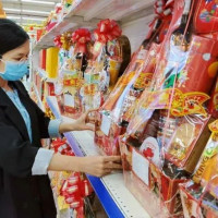 Siêu thị đồng loạt tung hàng triệu giỏ quà Tết sản phẩm Việt