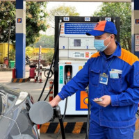 Giá xăng giảm nhẹ trước kỳ nghỉ Tết Nguyên đán