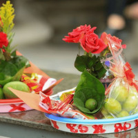 Hàng hoa quả, trái cây đi lễ chùa tăng ngày mùng 1 Tết