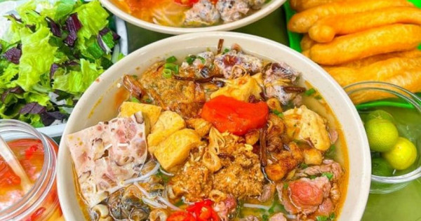 Tạm đình chỉ quán bún riêu ở Hà Nội bán 1,2 triệu đồng 3 bát ngày mùng 1 Tết