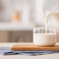 Lợi ích của việc uống sữa ấm vào buổi tối trước khi ngủ