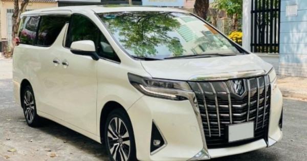 Toyota triệu hồi Alphard tại Việt Nam để thay nắp ca-pô