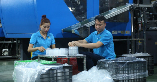 Đề xuất tiếp tục giảm thuế VAT: Khoan sức dân, tiếp sức cho doanh nghiệp
