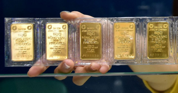 Giá vàng ngày 3/4/2025: SJC đảo chiều giảm, mất mốc 102 triệu đồng/lượng