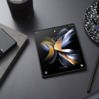 Samsung có thể đang phát triển smartphone gập bốn