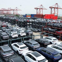 Nhiều hãng ô tô tạm dừng xuất khẩu xe sang Mỹ