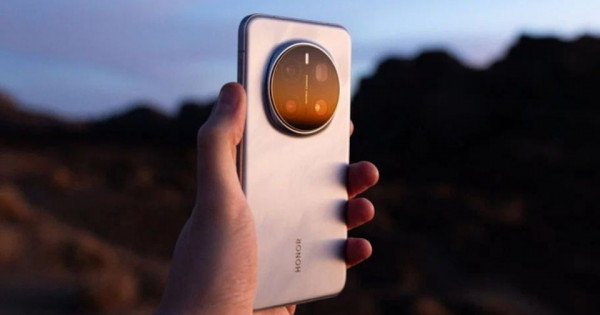 Ra mắt smartphone đầu tiên có pin siêu khủng 8.000mAh