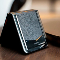 Vertu trở lại Việt Nam với “siêu phẩm điện thoại gập”