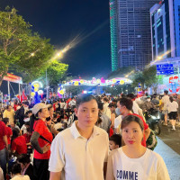 Người dân đổ về trung tâm TP Hồ Chí Minh, thức thâu đêm chờ xem diễu binh