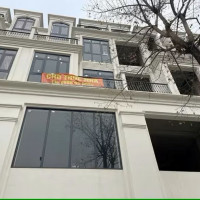 Ngỡ ngàng loạt biệt thự, liền kề triệu đô cho thuê với giá 'bèo'