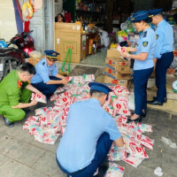 Phát hiện hơn nửa tấn mì chính nghi giả thương hiệu lớn ở Nghệ An