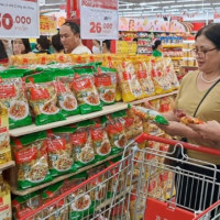 Chen chân vào siêu thị mua sắm trong kỳ nghỉ lễ 30/4 và 1/5
