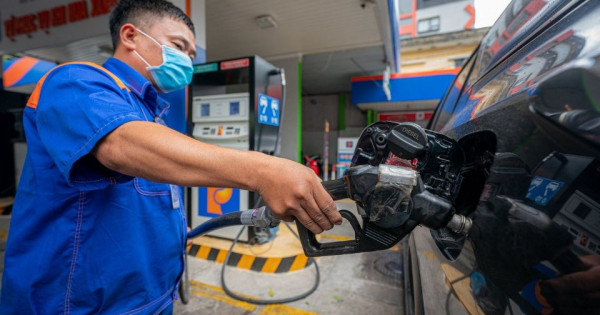 Giá xăng dầu đảo chiều giảm sau kỳ nghỉ lễ