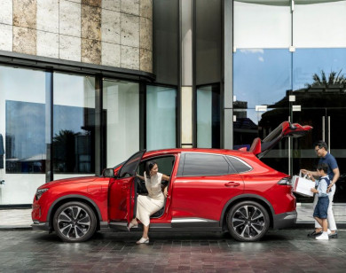 Sạc miễn phí, vận hành mạnh, nội thất rộng: Lý do VF 8 đang là SUV gia đình hot nhất hè này