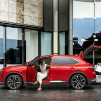 Sạc miễn phí, vận hành mạnh, nội thất rộng: Lý do VF 8 đang là SUV gia đình hot nhất hè này