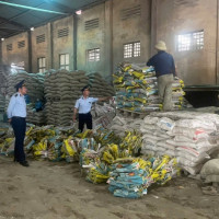 Thanh Hóa: Hơn 67 tấn phân bón giả mạo nhãn hiệu bị giám sát khắc phục hậu quả