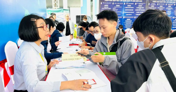 Đề xuất tăng mức hưởng trợ cấp thất nghiệp lên 70%