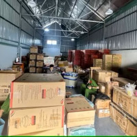 Long An: Phát hiện hơn 3,3 tấn hàng hóa không rõ nguồn gốc