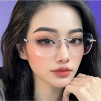 Top 5 mẫu kính mắt “làm mưa làm gió” năm 2025
