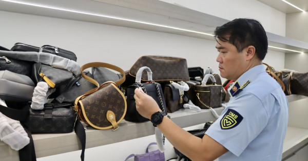 Đà Nẵng: Thu giữ hàng nghìn sản phẩm giả Chanel, LV, Gucci
