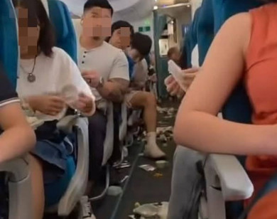 Hành khách hoảng loạn vì máy bay Vietnam Airlines từ TP Hồ Chí Minh – Hà Nội bị rung lắc mạnh