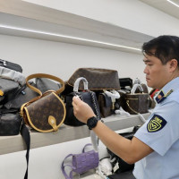 Đà Nẵng: Thu giữ hàng nghìn sản phẩm giả Chanel, LV, Gucci