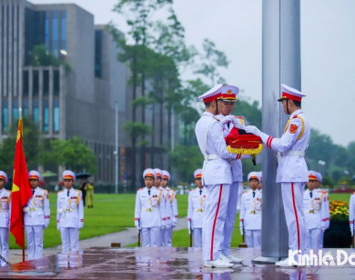 [Ảnh] Lễ thượng cờ rủ Quốc tang nguyên Chủ tịch nước Trần Đức Lương tại Quảng trường Ba Đình