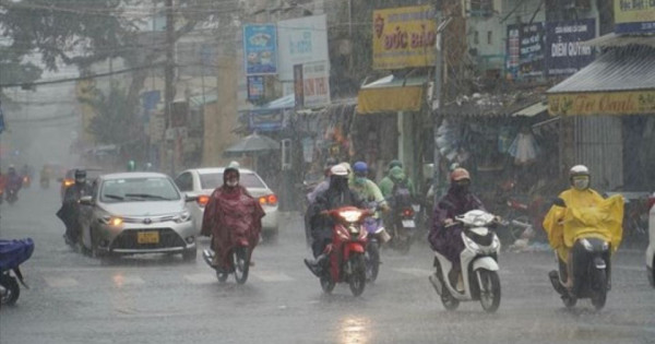 Thời tiết ngày 30/5/2025: Bắc Bộ giảm mưa, Nam Bộ trời nắng