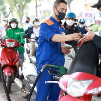 Giá xăng tăng nhẹ, RON 95 ở mức 19.565 đồng/lít