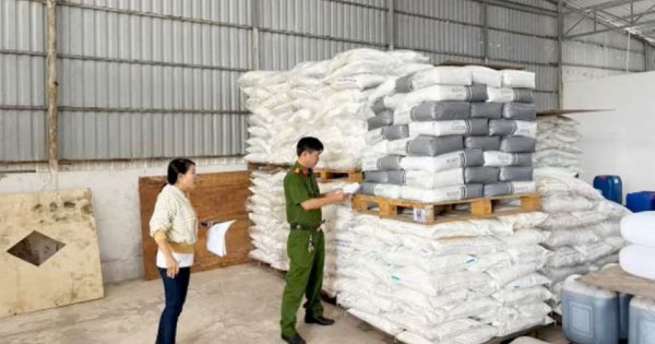 Cà Mau: Thu giữ 25 tấn hóa chất và 1.000 sản phẩm mỹ phẩm không rõ nguồn gốc
