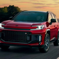 Toyota triệu hồi gần 1.500 xe Yaris Cross HEV do lỗi kính nóc